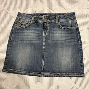 Y2K Style Light Wash Denim Mini Skirt with Detailed Stitching